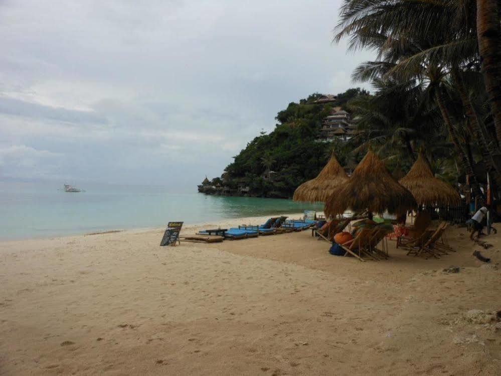 Mikas Beach Resort Balabag  ภายนอก รูปภาพ